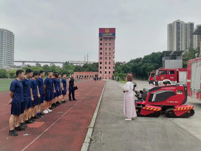 舉升搶險(xiǎn)主戰(zhàn)消防車、全地形消防滅火機(jī)器人巡展演示圓滿結(jié)束